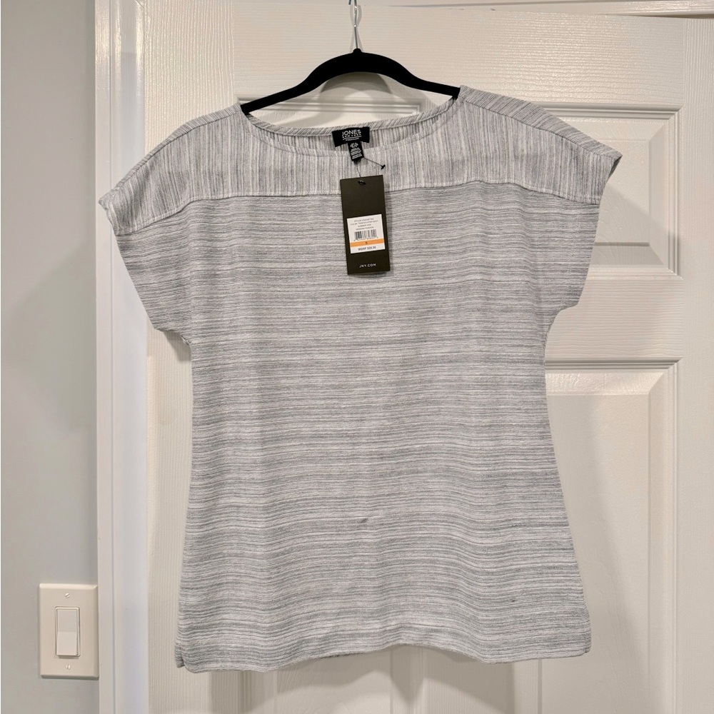 Women’s Jones New York Short Sleeve top. White with Blue Stripes SZ S. NWT!